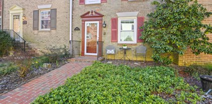 3872 University Dr, Fairfax