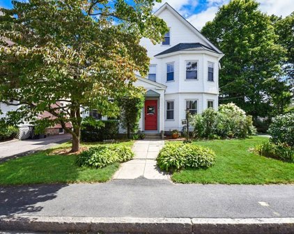 16 Wood Avenue, Framingham