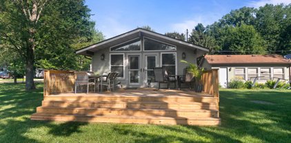 25317 E Sunset Circle, Bloomingdale