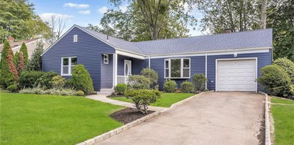 87 Daisy Farms Drive, New Rochelle