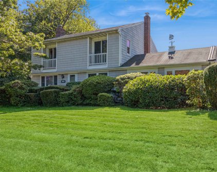 26 Chestnut Avenue, E. Setauket