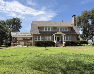 1035 Bridge St., Lakin, KS