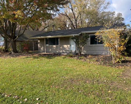804 Menominee Drive, Lake In The Hills