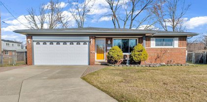 3902 Nowak, Sterling Heights