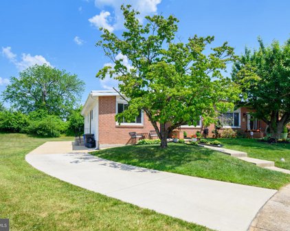 12 Leafydale Ct, Pikesville