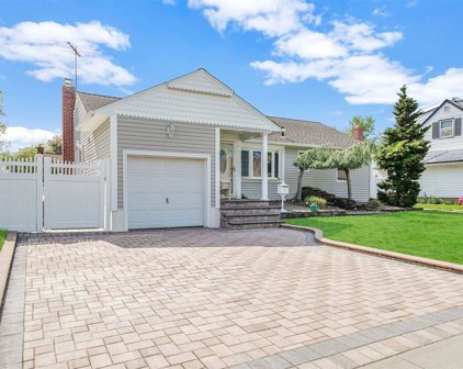758 Blackstone Avenue, East Meadow