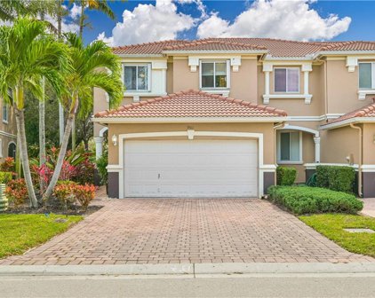 9511 Roundstone Cir, Fort Myers