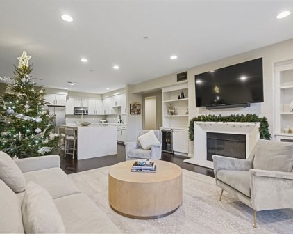 10878  Bloomfield St Unit 208, Toluca Lake