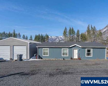 225 Kinney Av