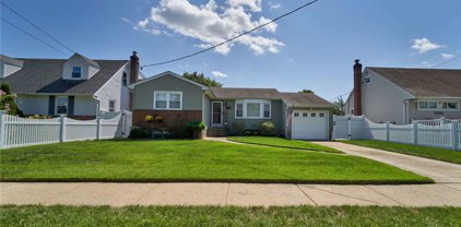 3584 Waverly Avenue, Seaford