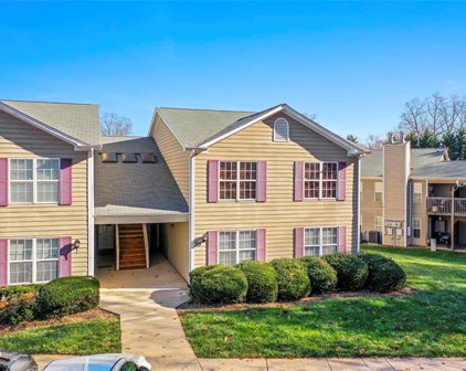 33 Meadowood Glen Way, Greensboro
