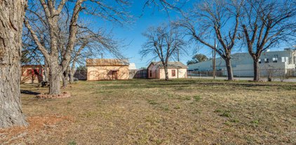 706 20th St, Hondo