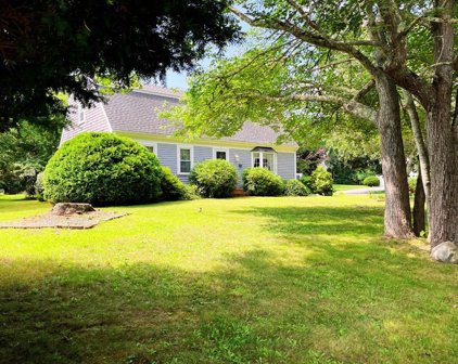 12 Old Mattapoisett Neck Rd, Mattapoisett