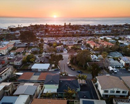 222 Barbara Ave, Solana Beach