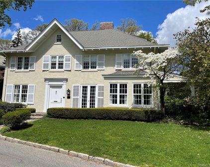 11 Northern Avenue, Eastchester