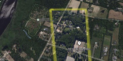 910 Cox Rd, Moorestown
