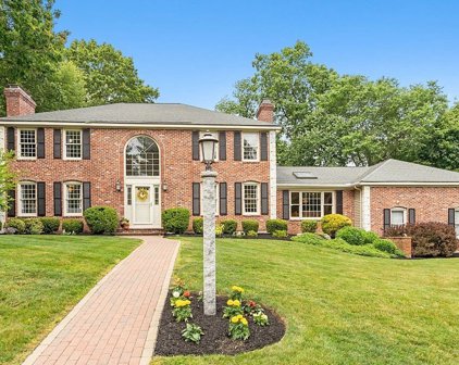 15 Kalamat Farms Cir, Shrewsbury