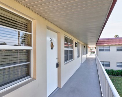 40 Woodland Drive Unit 203, Vero Beach