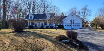 357 Mont Phillips Road, Shady Spring
