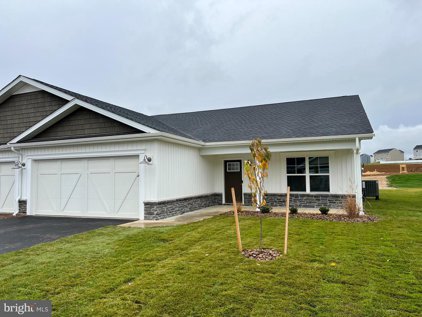753 Dripping Spring Dr, Hedgesville