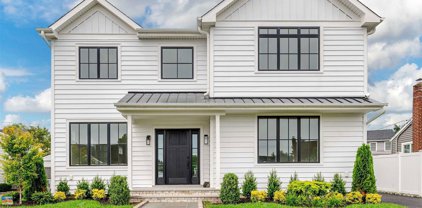 26 Jamaica Avenue, Plainview