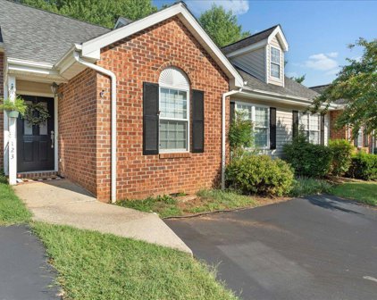 123 Wellington Ct, Amherst