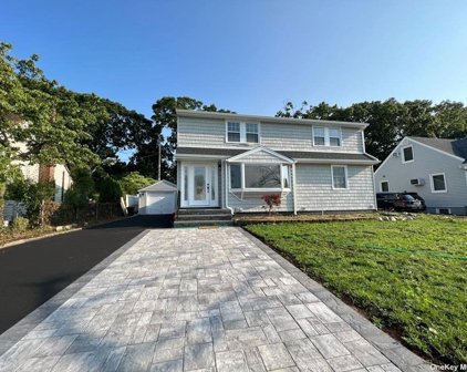 988 Southern Drive, Franklin Square