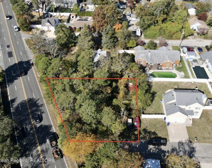 220 Beach Avenue, Beachwood