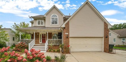 8477 PACTON, Shelby Twp