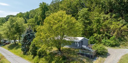 1229 Needmore Rd, Martinsburg