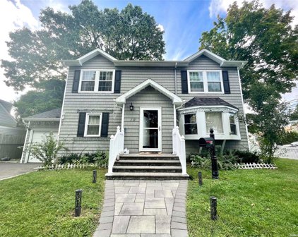 19 Lowell Street, Bethpage
