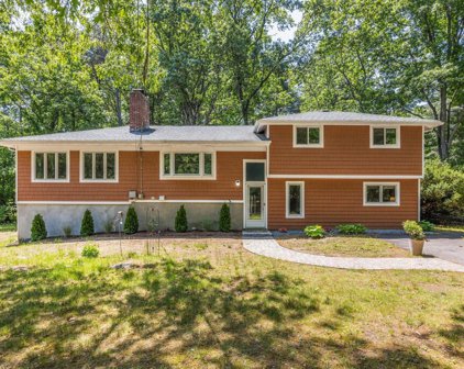 41 Robbins Rd, Sudbury