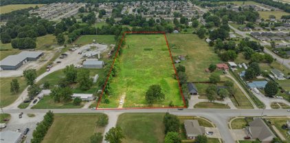 312 E County Line  Road, Springdale