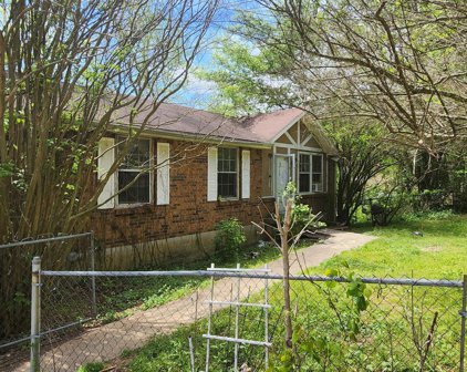 724 Kingsbury Rd, Clarksville