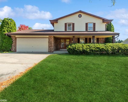 1915 Fieldcrest Lane, Waukesha