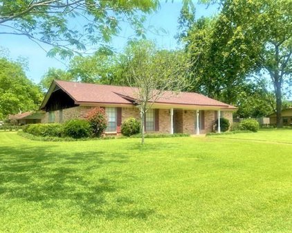 101 Meadowbrook Street, Lake Jackson