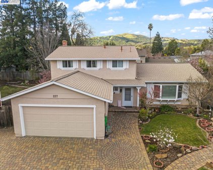 227 Saint Denis Ct, San Ramon