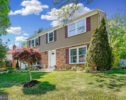 1005 Hertford St, Herndon