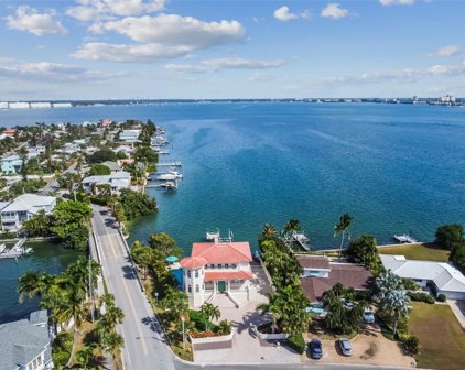 4565 Plaza Way, Treasure Island