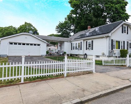 84 Morris Avenue, Pawtucket
