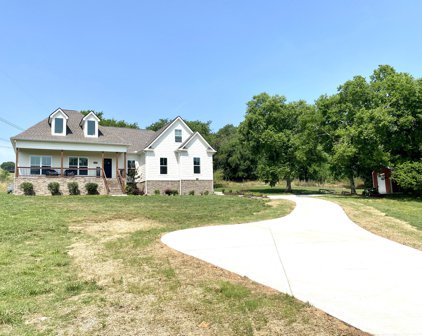 1427 Cliff Amos Rd, Spring Hill