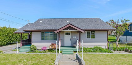 2051 EVERETT AVE, North Bend