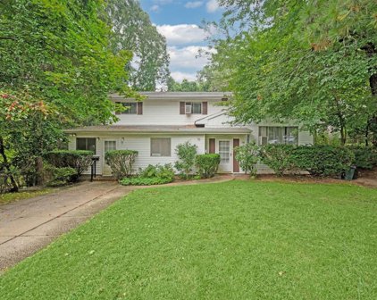 10 Morewood Drive, Smithtown