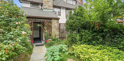 89 Kensington Road, Eastchester