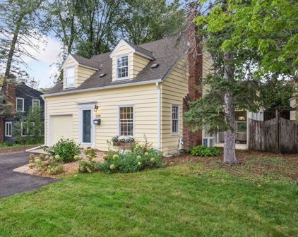 5729 France Avenue S, Edina