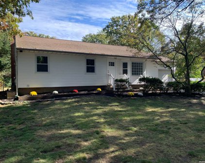 49 Ackerly Lane, Ronkonkoma