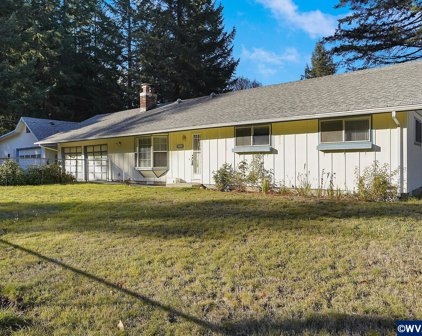 465 Evergreen Av