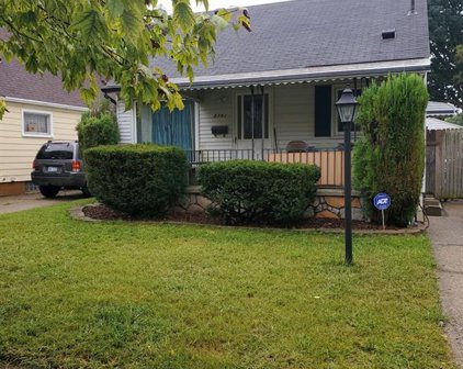 8741 SARATOGA, Oak Park