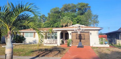 490 E Lake Drive, Largo