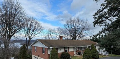 541 Brownsville Rd, Reading